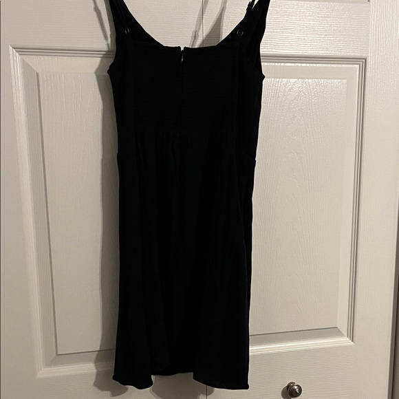 Elegant Black Dress - Picture 4 of 5